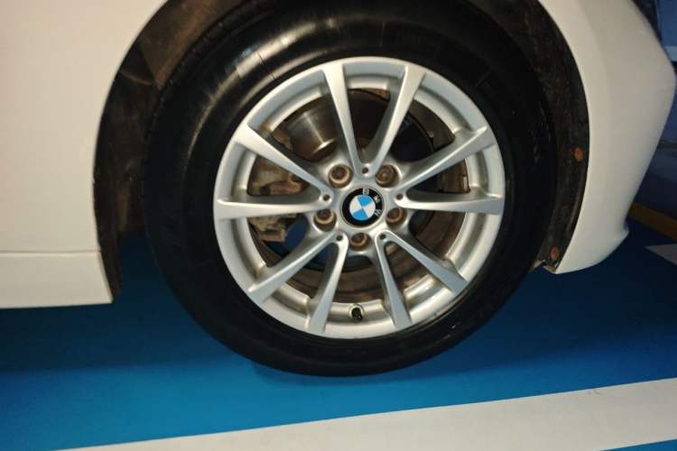 Used BMW 3 Series 2013 316i Active Edition Right Front Wheel Hub