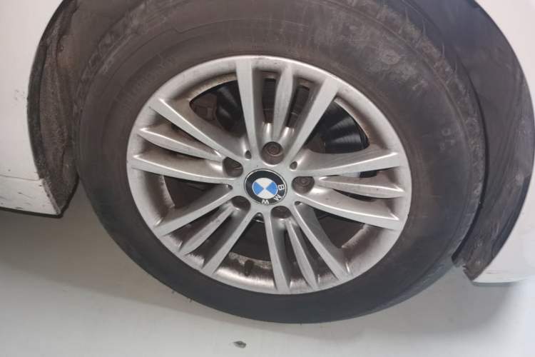 Used BMW 3 Series 2013 320Li Fashion Model Right Front Wheel Hub