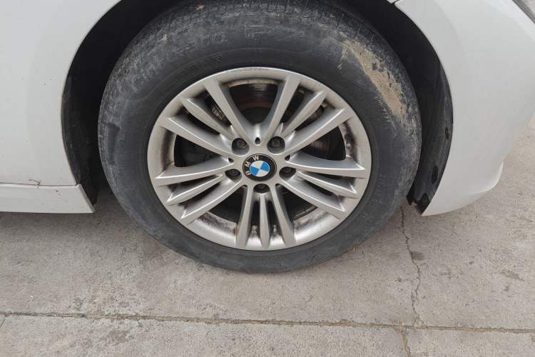 Used BMW 3 Series 2013 320Li Fashion Model Right Front Wheel Hub