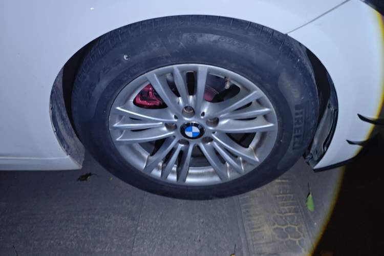 Used BMW 3 Series 2013 320Li Fashion Model Right Front Wheel Hub