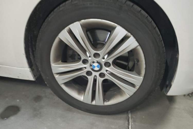 Used BMW 3 Series 2013 328i Sport Design Package Right Front Wheel Hub