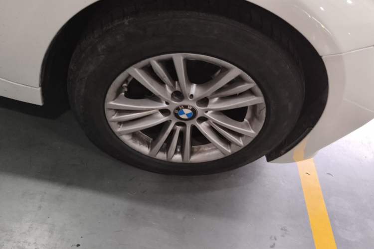 Used BMW 3 Series 2013 320Li Fashion Model Right Front Wheel Hub