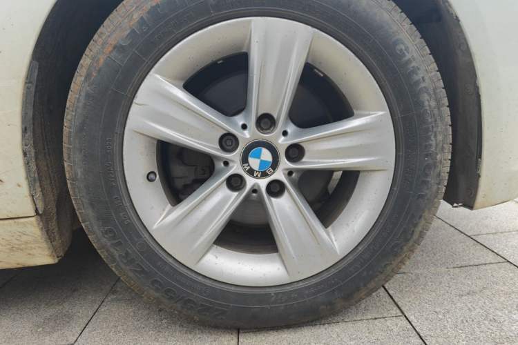 Used BMW 3 Series 2013 320i Active Edition Right Front Wheel Hub