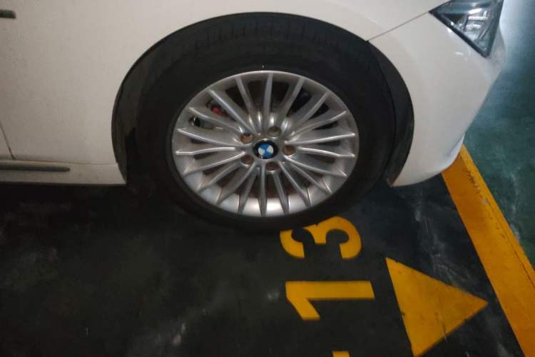 Used BMW 3 Series 2013 Facelifted 320Li Luxury Design Package Right Front Wheel Hub