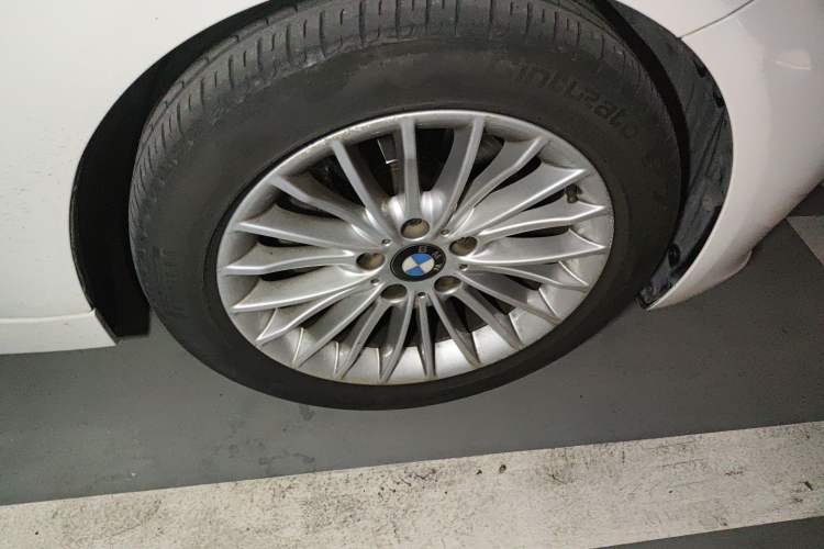 Used BMW 3 Series 2013 Facelifted 320Li Luxury Design Package Right Front Wheel Hub
