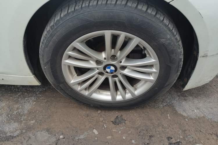 Used BMW 3 Series 2013 320Li Fashion Model Right Front Wheel Hub