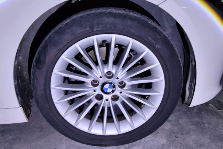 Used BMW 3 Series 2013 328Li Luxury Design Package Right Front Wheel Hub