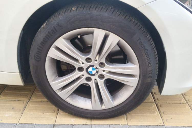 Used BMW 3 Series 2013 Facelifted 328i Sport Design Package Right Front Wheel Hub