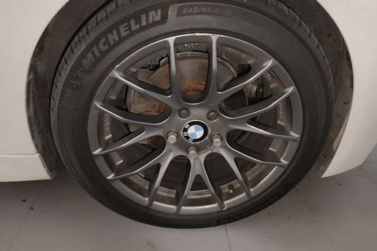 Used BMW 3 Series 2013 320Li Fashion Model Right Front Wheel Hub