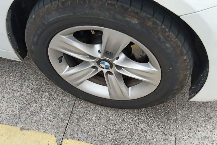 Used BMW 3 Series 2013 320i Sport Edition Right Front Wheel Hub
