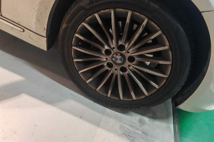 Used BMW 3 Series 2013 320Li Luxury Design Package Right Front Wheel Hub