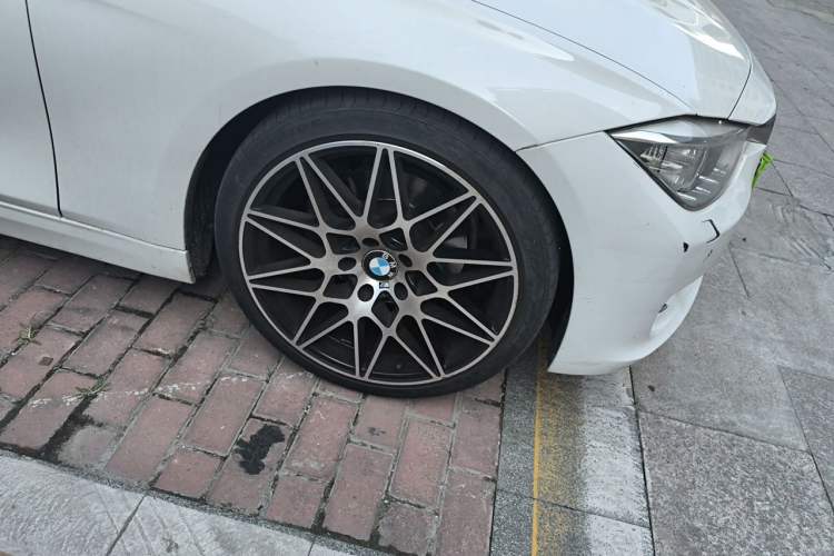 Used BMW 3 Series 2013 320Li Fashion Model Right Front Wheel Hub