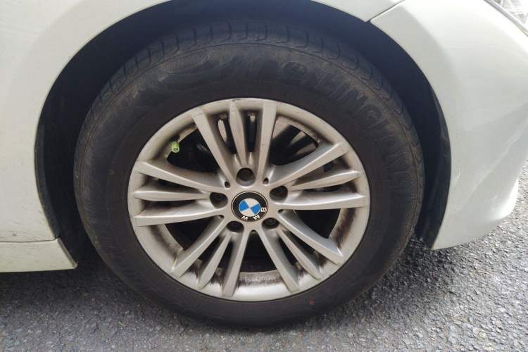 Used BMW 3 Series 2013 320Li Fashion Model Right Front Wheel Hub