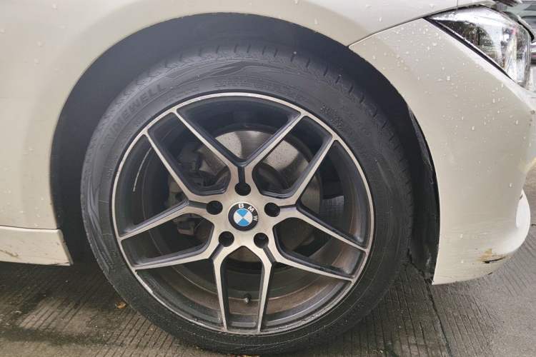 Used BMW 3 Series 2013 320Li Fashion Model Right Front Wheel Hub