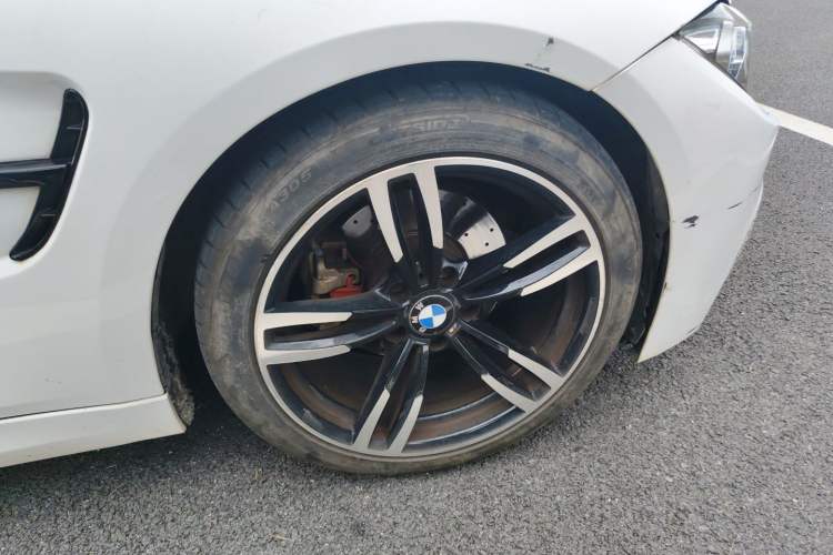 Used BMW 3 Series 2013 320i Active Edition Right Front Wheel Hub