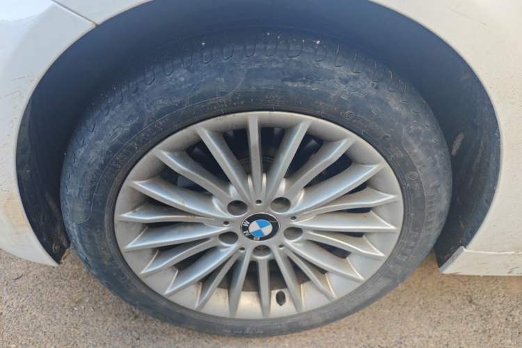 Used BMW 3 Series 2013 320Li Luxury Design Package Right Front Wheel Hub