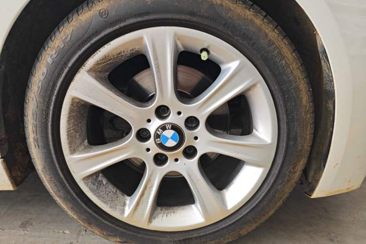 Used BMW 3 Series 2013 328Li Luxury Design Package Right Front Wheel Hub