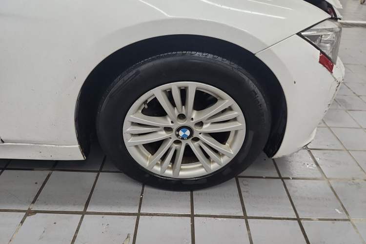 Used BMW 3 Series 2013 320i Sport Edition Right Front Wheel Hub