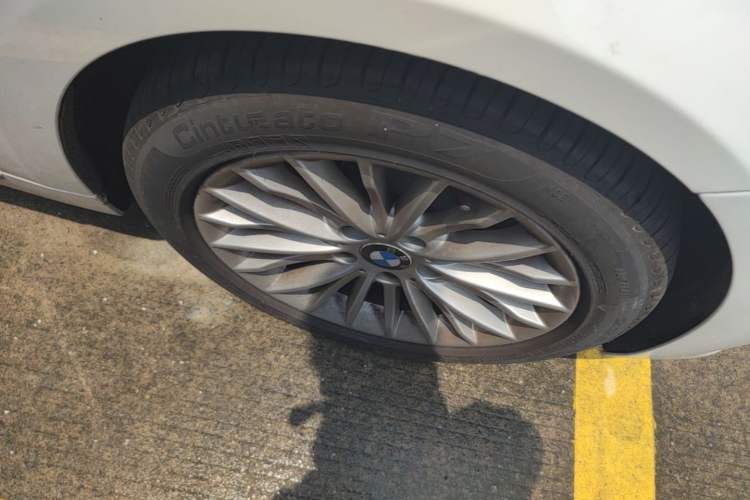 Used BMW 3 Series 2013 320i Sport Design Package Right Front Wheel Hub