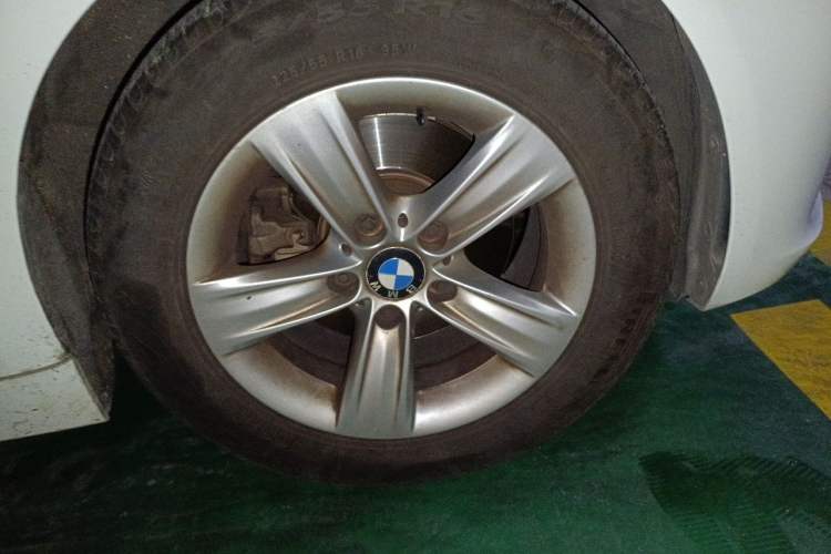 Used BMW 3 Series 2013 320i Active Edition Right Front Wheel Hub