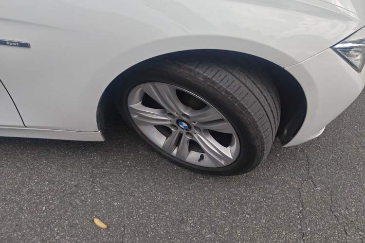 Used BMW 3 Series 2013 320i Sport Design Package Right Front Wheel Hub