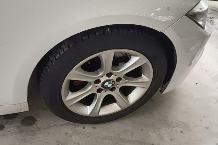 Used BMW 3 Series 2013 328Li Fashion Edition Right Front Wheel Hub