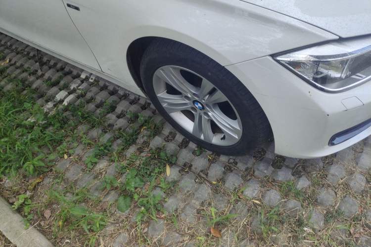 Used BMW 3 Series 2013 320i Sport Design Package Right Front Wheel Hub