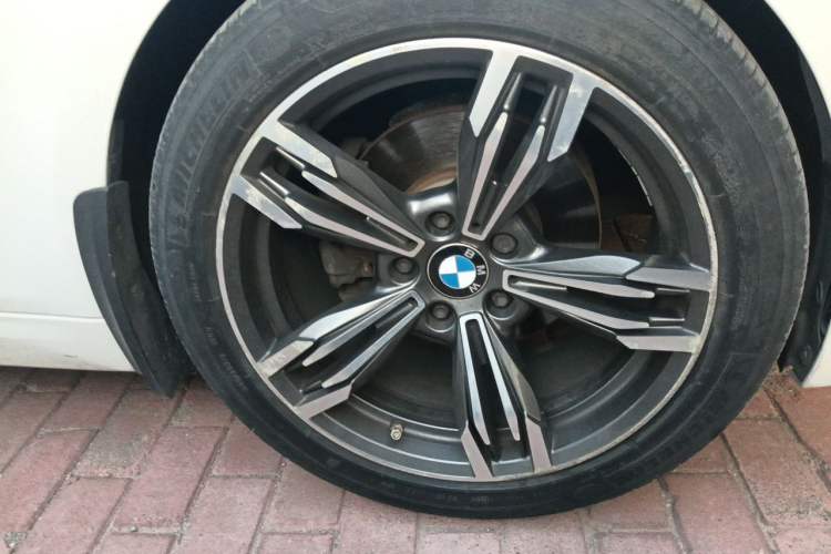 Used BMW 3 Series 2013 320Li Fashion Model Right Front Wheel Hub