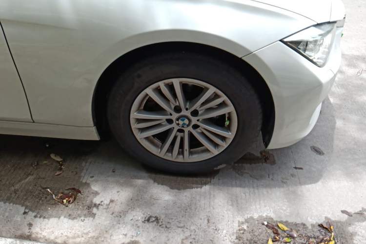 Used BMW 3 Series 2013 320Li Fashion Model Right Front Wheel Hub