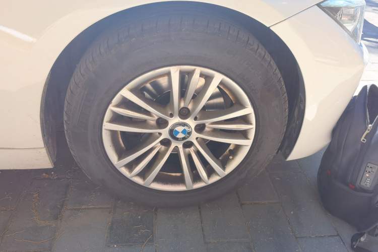 Used BMW 3 Series 2013 Facelifted 320Li Luxury Design Package Right Front Wheel Hub