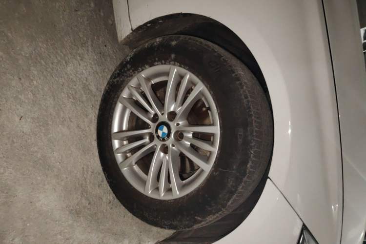 Used BMW 3 Series 2013 320Li Fashion Model Right Front Wheel Hub