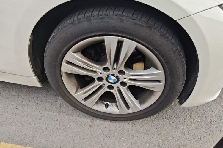 Used BMW 3 Series 2013 320i Sport Design Package Right Front Wheel Hub