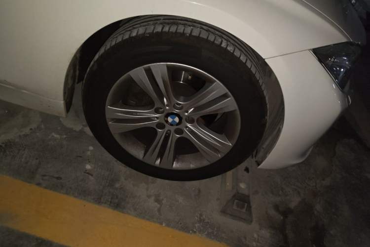 Used BMW 3 Series 2013 Facelifted 328i Sport Design Package Right Front Wheel Hub