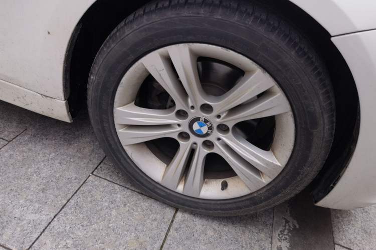 Used BMW 3 Series 2013 Restyled 320i Sport Design Package Right Front Wheel Hub