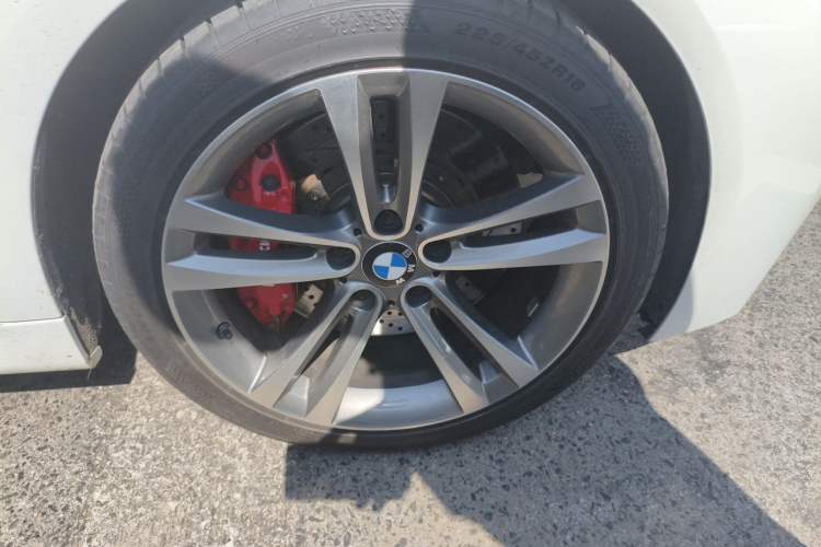 Used BMW 3 Series 2013 Restyled 320i Sport Design Package Right Front Wheel Hub