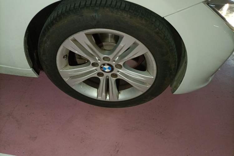 Used BMW 3 Series 2013 320i Sport Design Package Right Front Wheel Hub