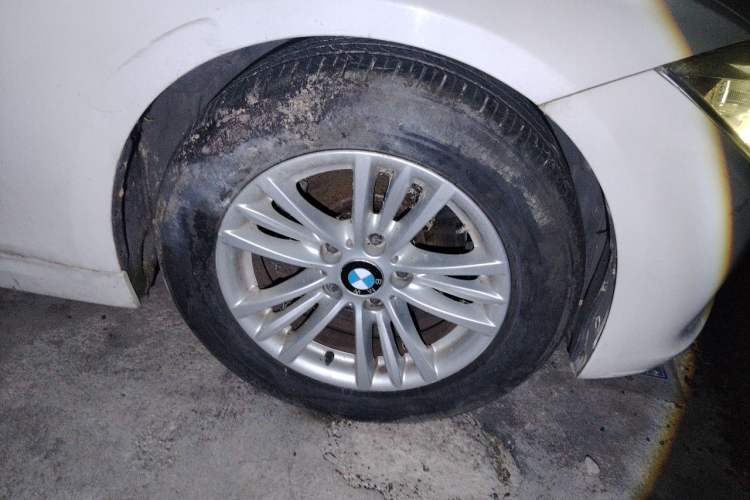 Used BMW 3 Series 2013 320Li Fashion Model Right Front Wheel Hub