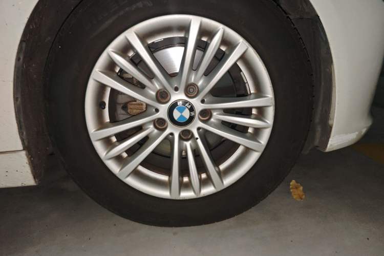 Used BMW 3 Series 2013 320Li Fashion Model Right Front Wheel Hub