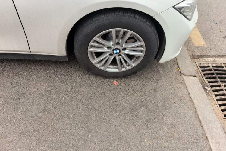 Used BMW 3 Series 2013 320Li Fashion Design Package Right Front Wheel Hub
