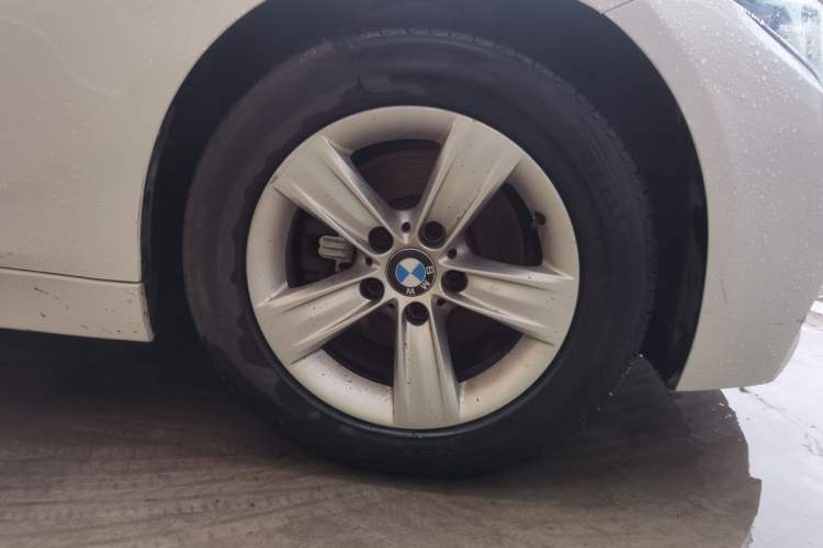 Used BMW 3 Series 2013 320i Sport Edition Right Front Wheel Hub