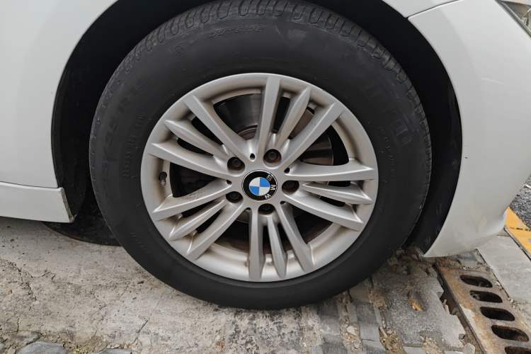 Used BMW 3 Series 2013 320Li Fashion Design Package Right Front Wheel Hub