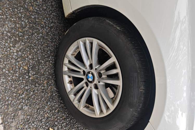 Used BMW 3 Series 2013 320Li Fashion Model Right Front Wheel Hub