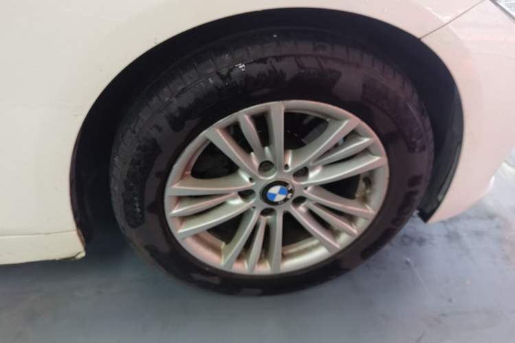 Used BMW 3 Series 2013 320Li Fashion Model Right Front Wheel Hub