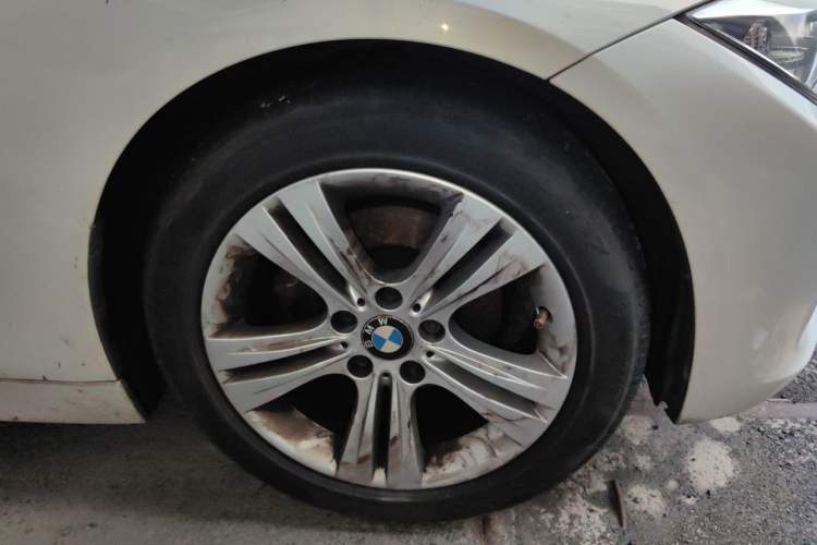 Used BMW 3 Series 2013 320i Sport Design Package Right Front Wheel Hub