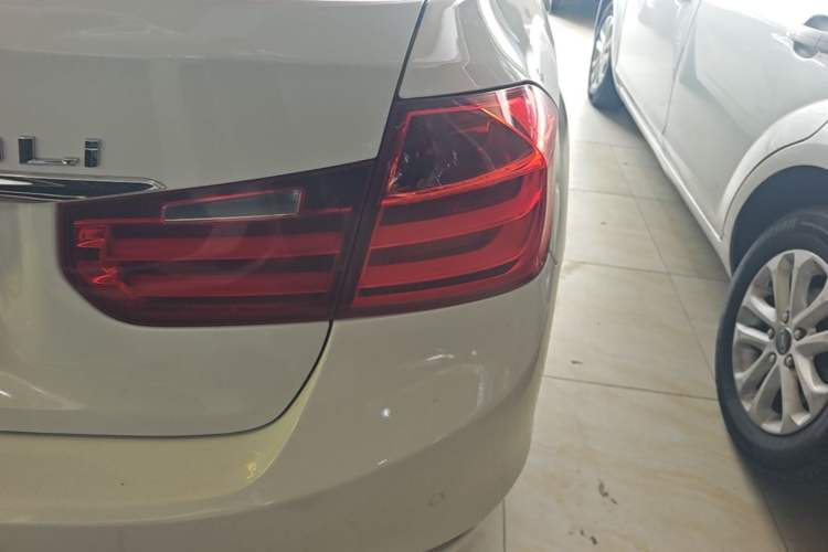 Used BMW 3 Series 2013 320Li Fashion Model Right Rear Taillight