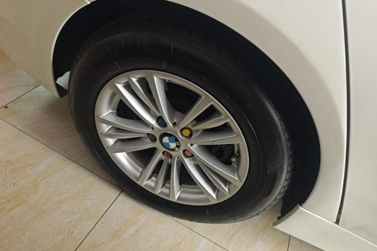 Used BMW 3 Series 2013 320Li Fashion Model Right Rear Wheel Hub