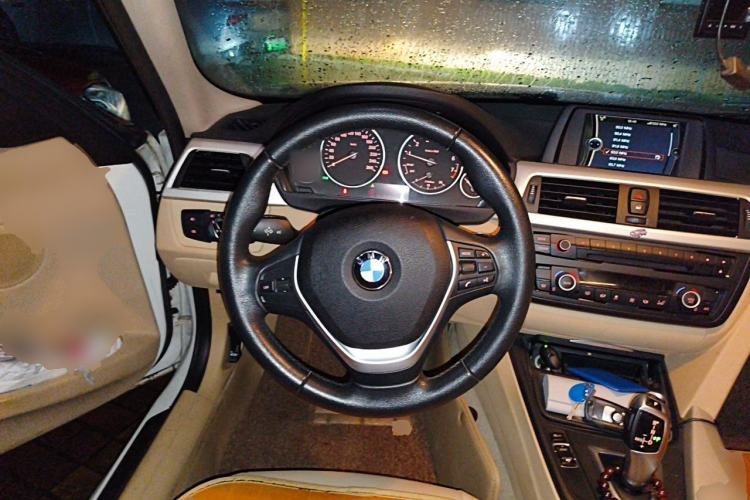 Used BMW 3 Series 2013 320i Sport Touring Edition Steering Wheel
