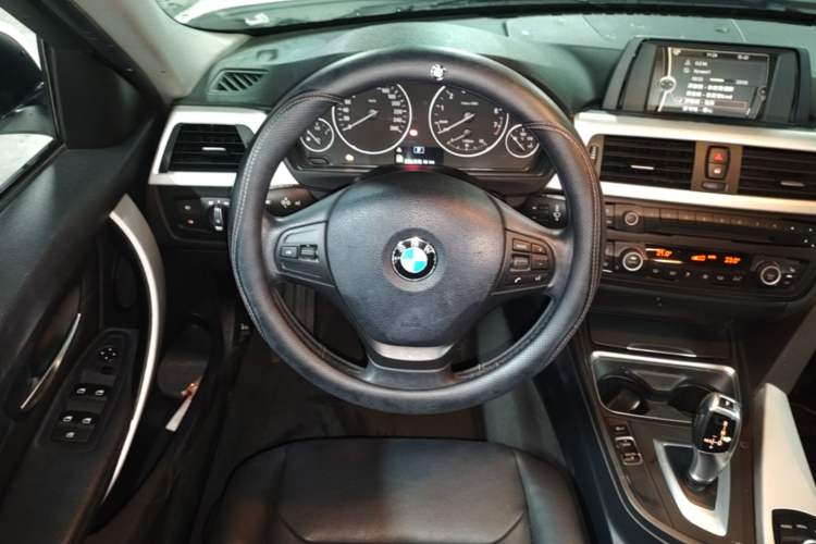 Used BMW 3 Series 2013 320i Sport Edition Steering Wheel