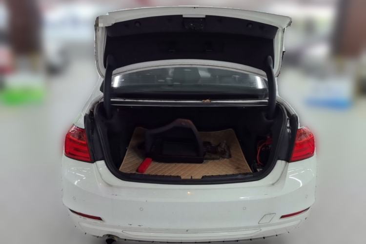 Used BMW 3 Series 2013 320i Active Edition Trunk