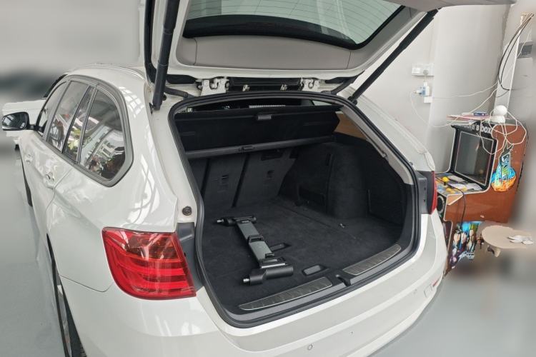 Used BMW 3 Series 2013 320i Sport Touring Edition Trunk
